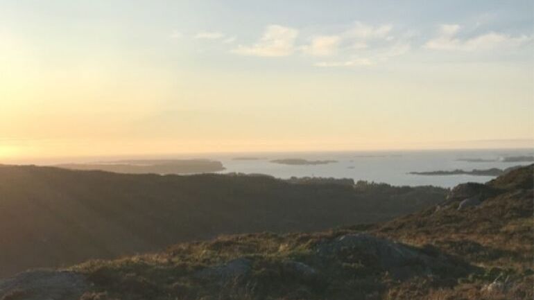 Solnedgang over fjell